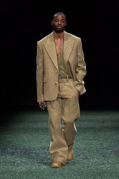Look 14